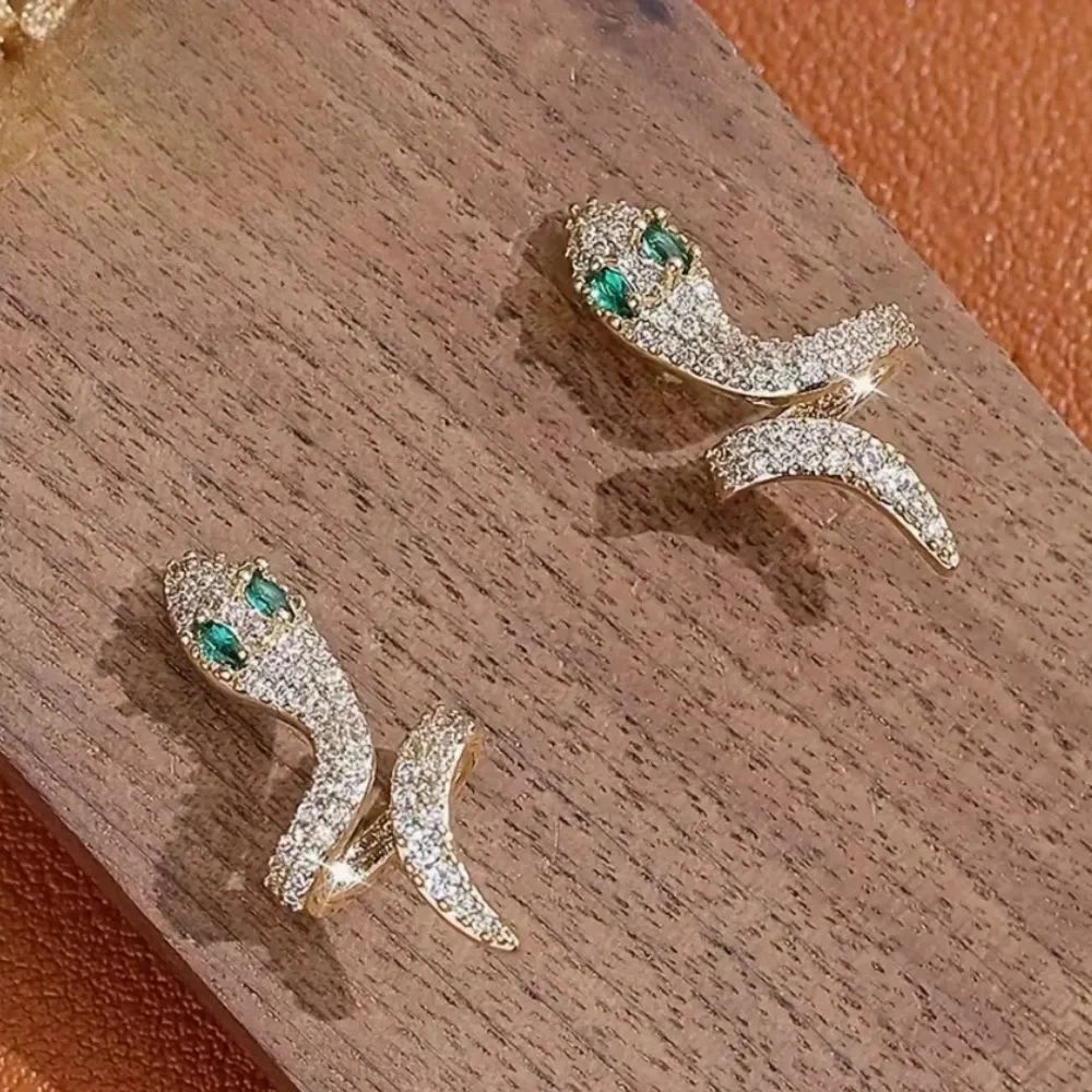🐍 Betsey Johnson glistening crystal snake studs with green crystal eyes 🐍 - Picture 3 of 8